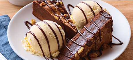 Dessert: Blue Ribbon Brownie - Applebee's Grill and Bar - Niagara Falls Restaurants